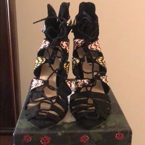 Neutral Strapped Pump